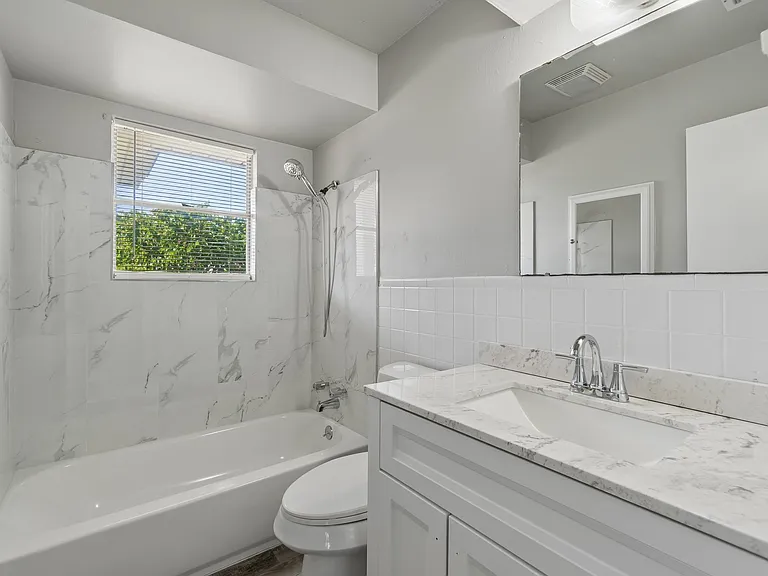 504 Armstrong St — Photo 9
