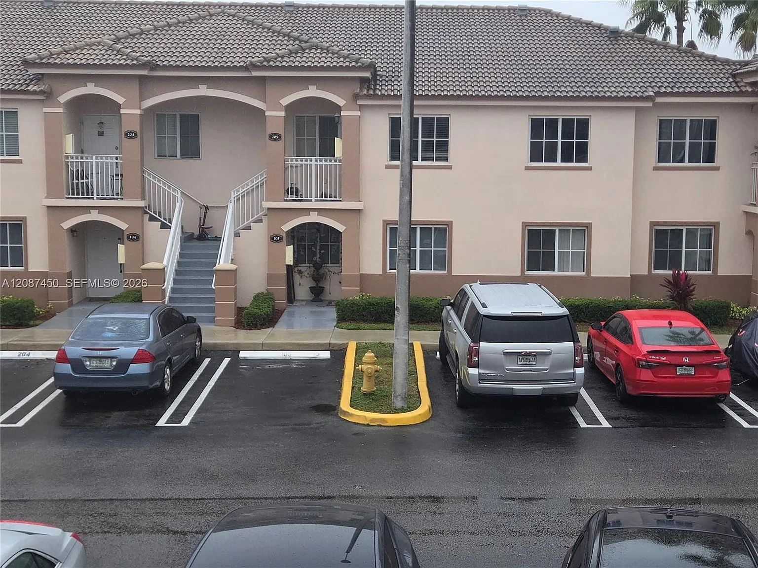 Venetia Gardens Condo — Photo 1