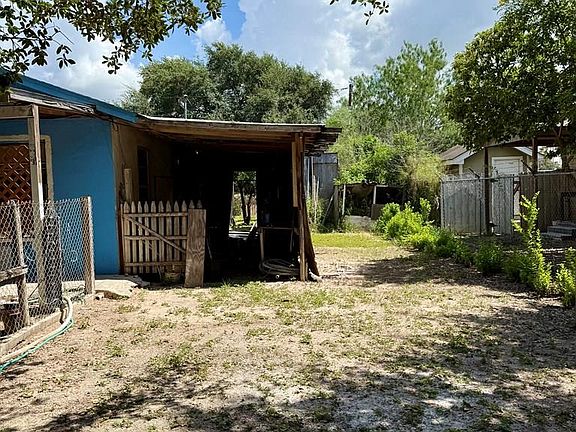 3rd image of 104 Redwood St