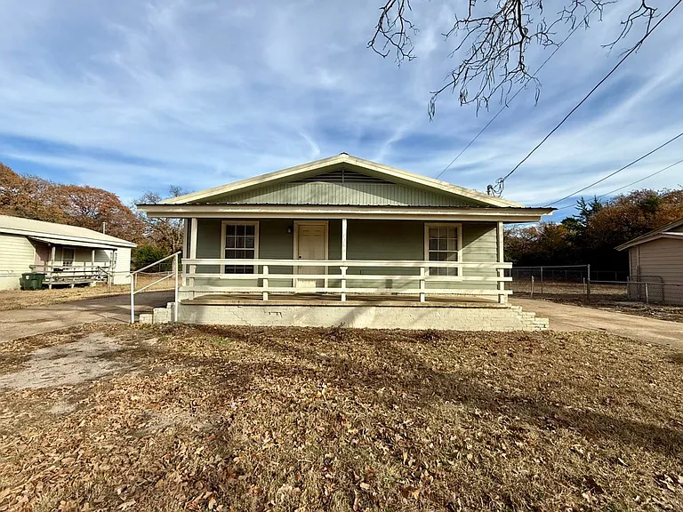 1016 S Bennett Ave — Photo 1