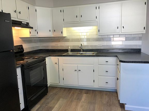 3rd image of 318 Ames Pl
