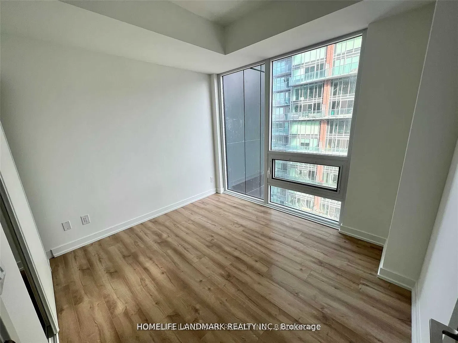 135 E Liberty St — Photo 4