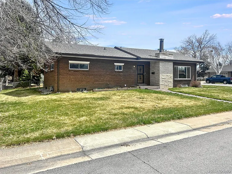 5960 S Logan Ct — Photo 3