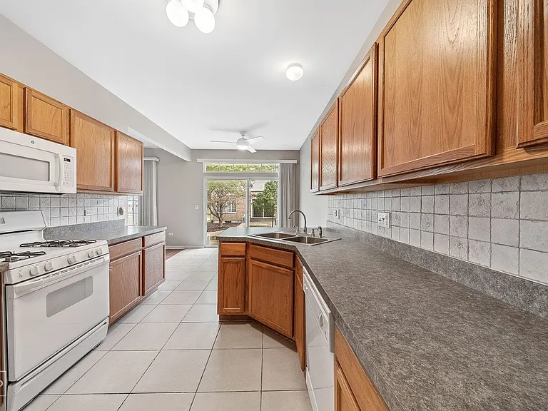 1738 Windward Ave — Photo 2