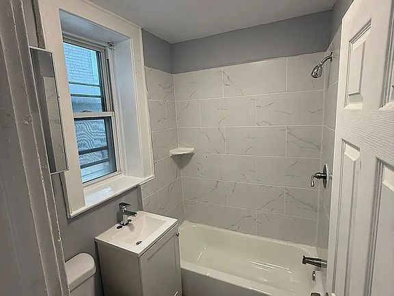 4th image of 32 Dayton St #B6e
