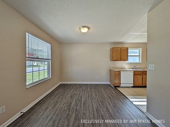 3rd image of 760 Oak Arbor Cir