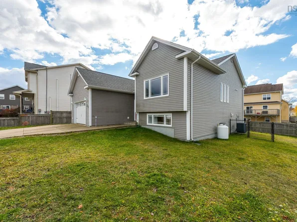 14 Marshall St, Dartmouth, NS B2X 0A8