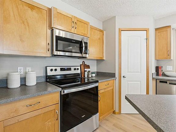5th image of 7 S Everridge Sq SW #106