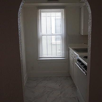 3rd image of 4226 Wycliff Ave