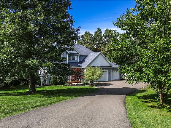 4th image of 225 Oak Hill Rd