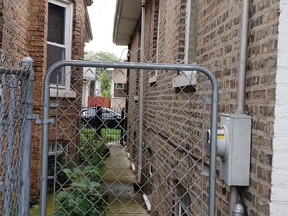 4th image of 1532 N Lawler Ave