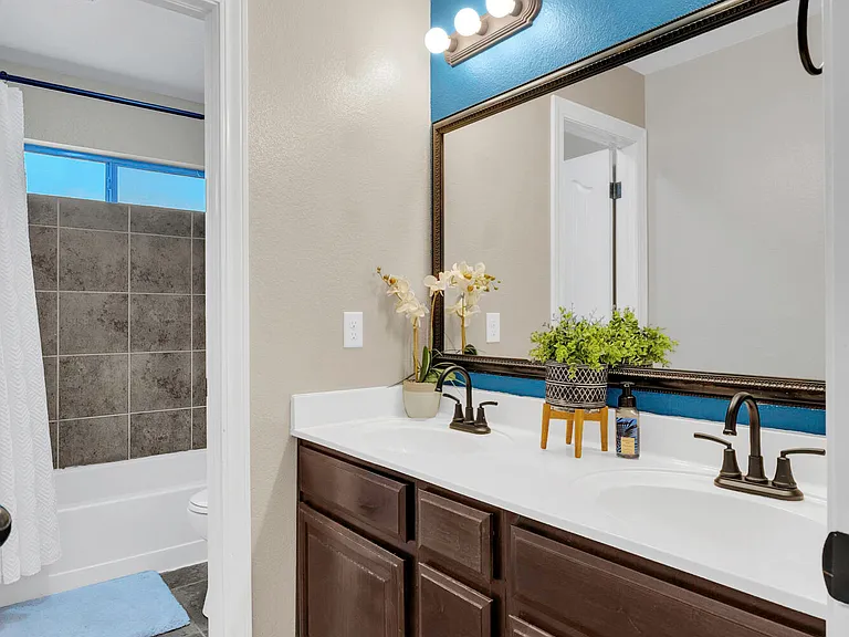 11512 Robert Lennox Dr — Photo 32