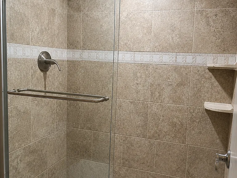 450 Commodore Dr #106 — Photo 5