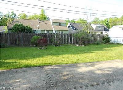 3rd image of 4905 Elmwood Dr