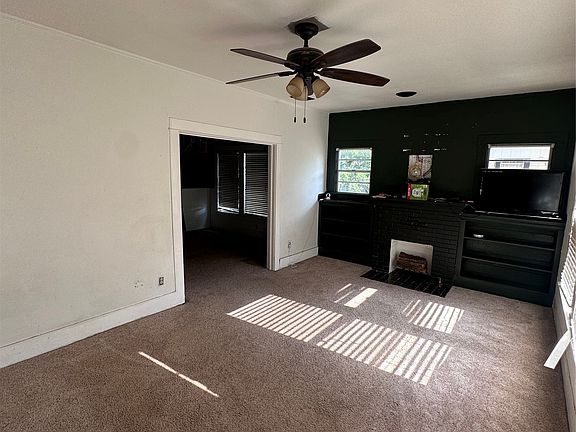 2nd image of 1242 Jeanette St
