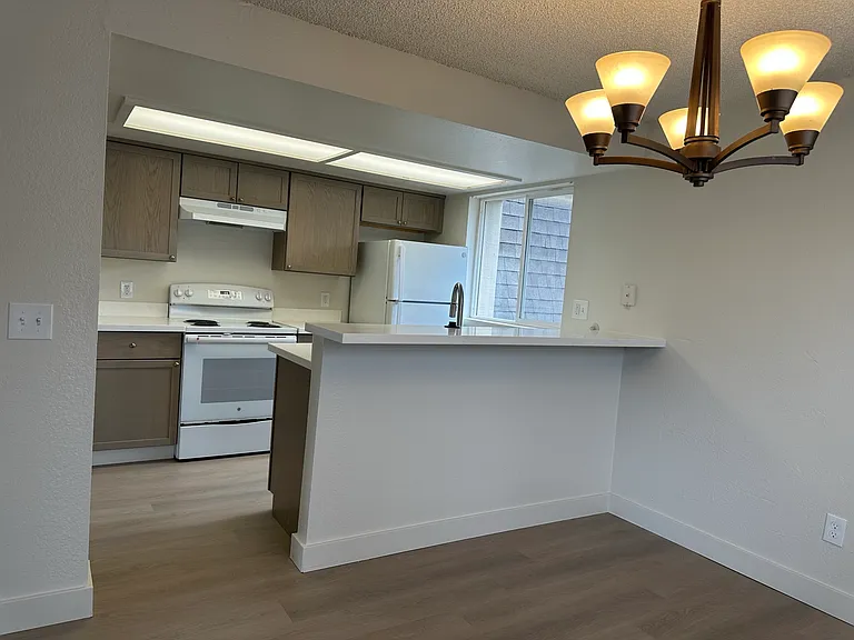 14504 NE 7th Pl #4 — Photo 4