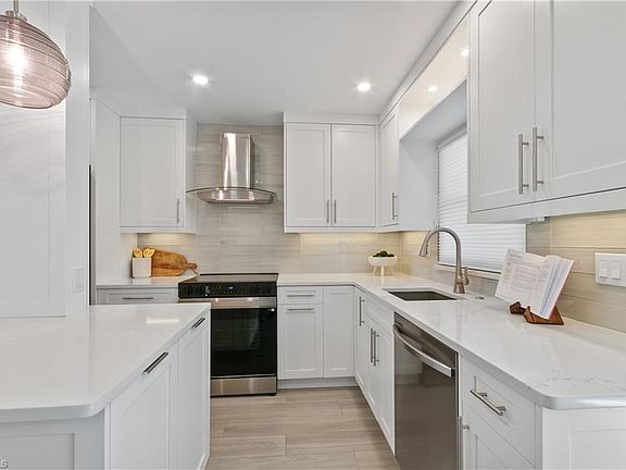 2nd image of 658 Broad AVE S #J658
