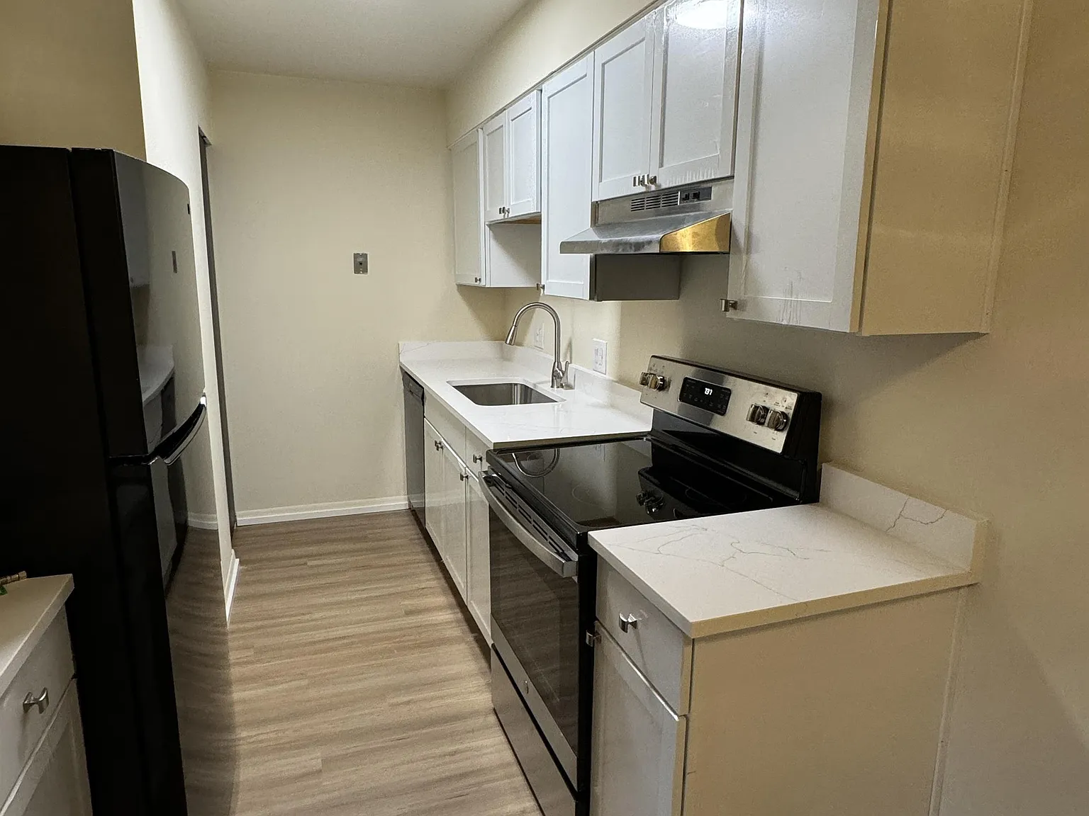 510 Montrose - 8 — Photo 3