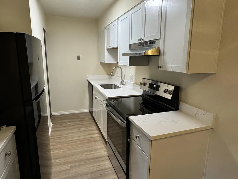 510 Montrose Ave #8 — Photo 6