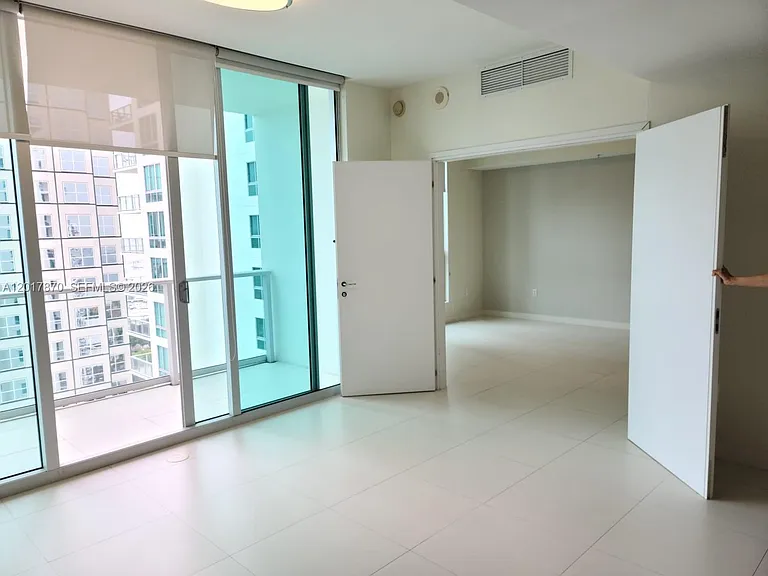 300 S Biscayne Blvd #T-3303 — Photo 4