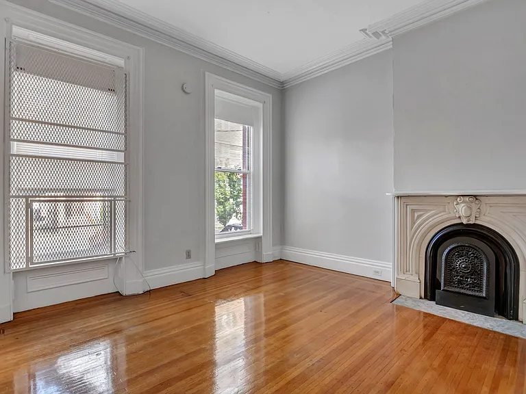 42 Trumbull St — Photo 3
