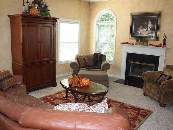 4th image of 334 Glenmoor Dr