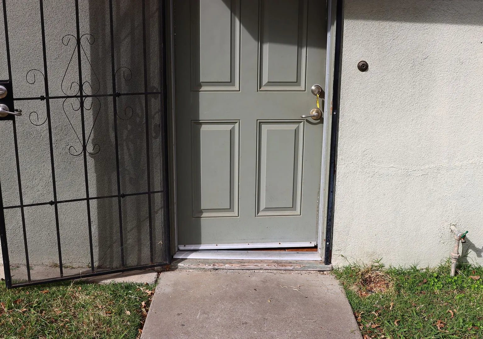 2 Bedroom Apartment House — Photo 2