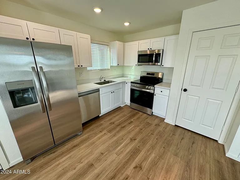 1106 E Yuma St #1 — Photo 3
