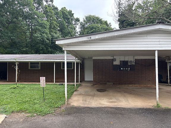 2nd image of 825 Venita Dr