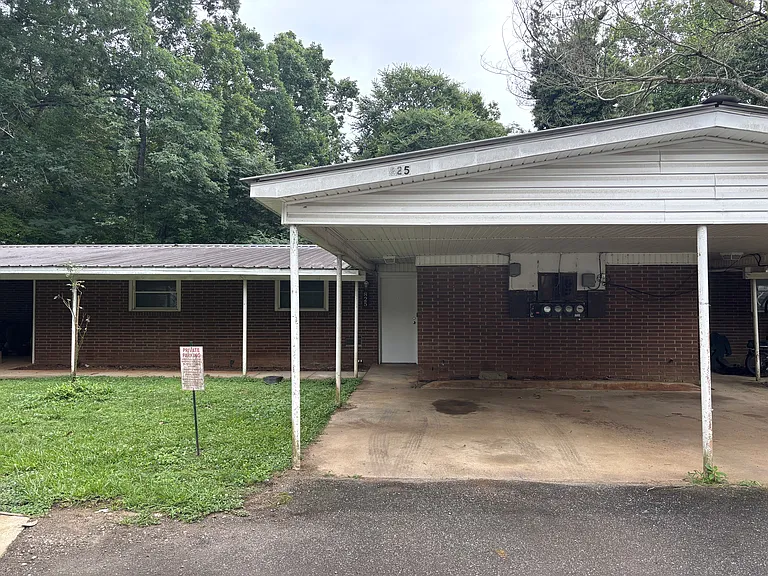 825 Venita Dr — Photo 2