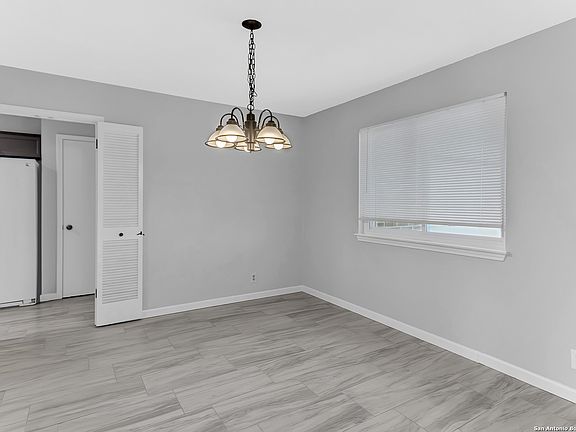 3rd image of 114 DEERGLEN