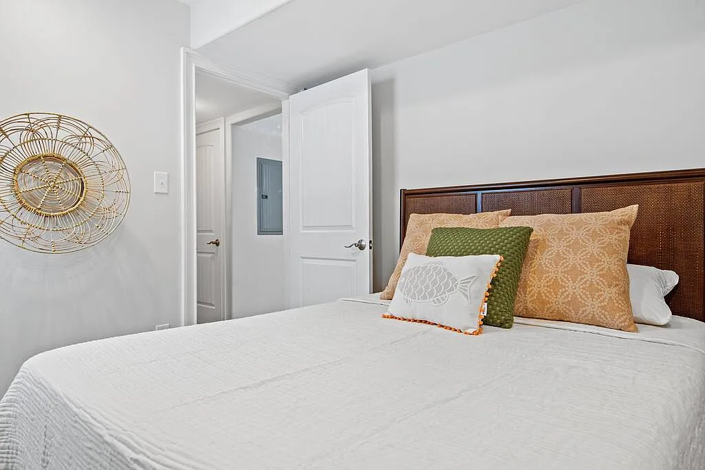 3 bed, 1000 sqft, $1,850 — Photo 3