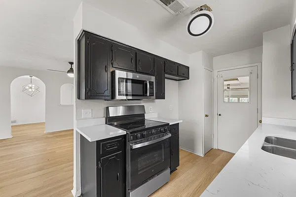 3 bed, 1330 sqft, $2,375 — Photo 3