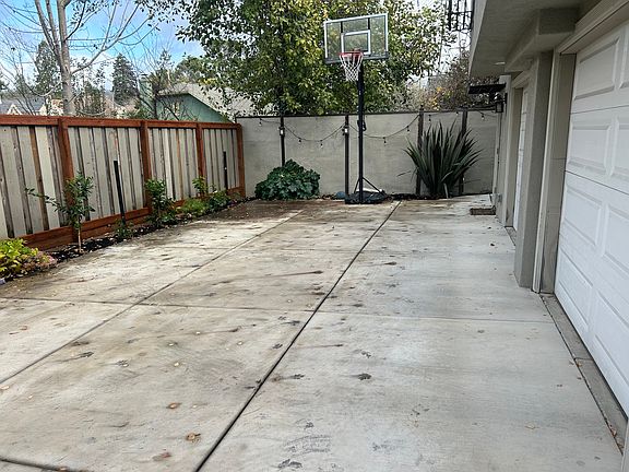 The turn-around area of the driveway.