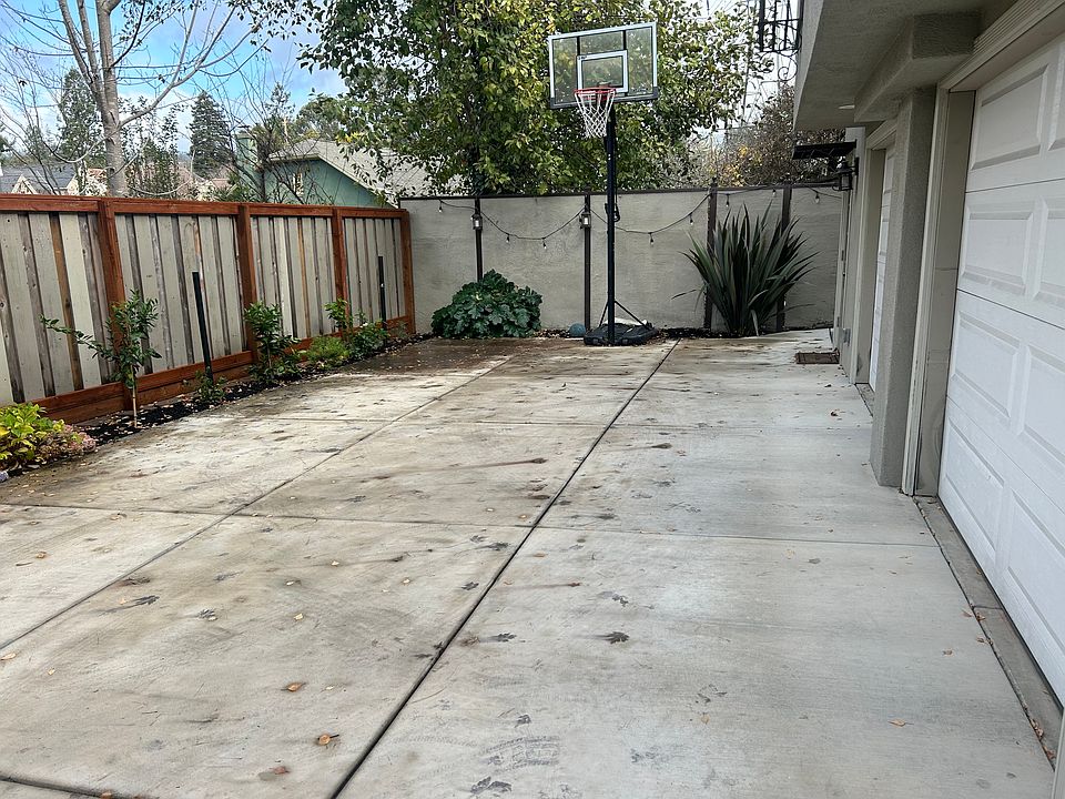 The turn-around area of the driveway.