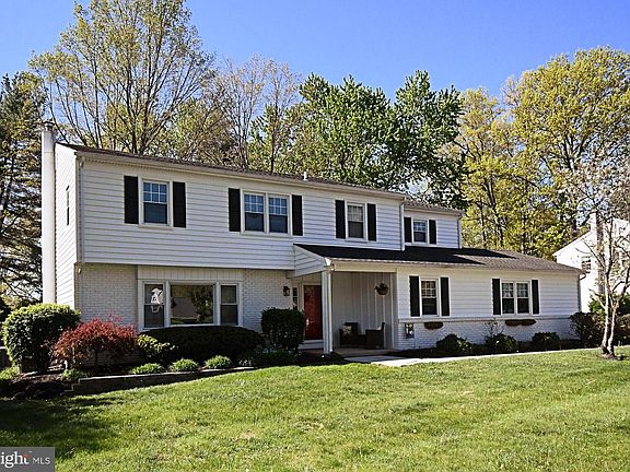 3rd image of 1608 S Crescent Blvd