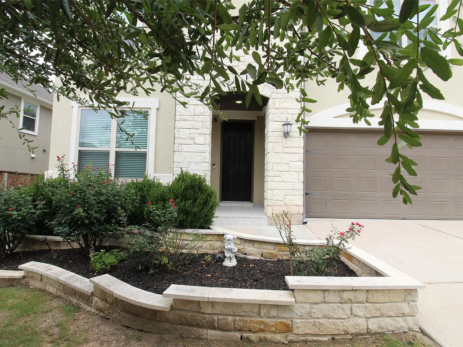 5 bed, 3.5 bath, 3548 sqft, $3,750 — Photo 2
