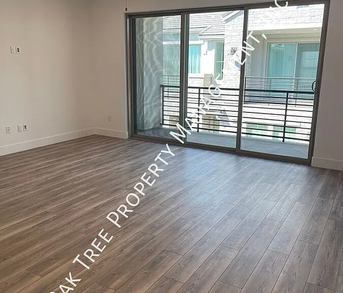 2747 E Tamarind Dr — Photo 9