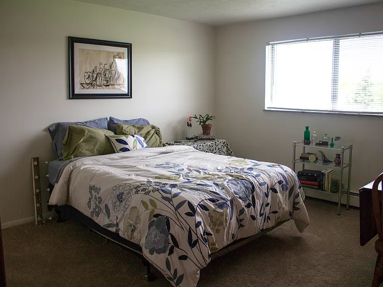 Kingston Place Apartments — Photo 15