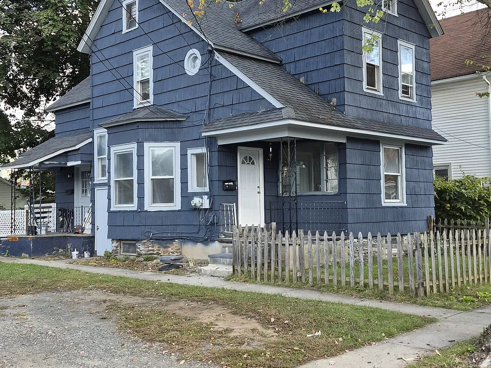 18 Mechanic St #1
