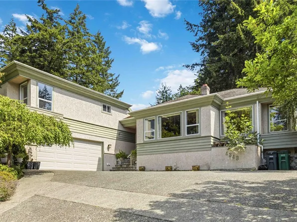 4343 Emily Carr Dr, Saanich, BC V8X 5E4