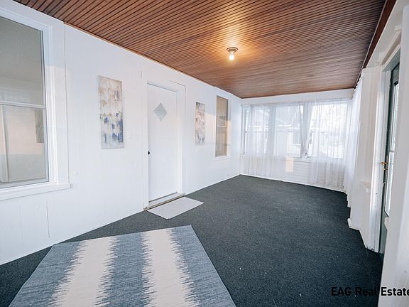 4th image of 672 E Isabella Ave