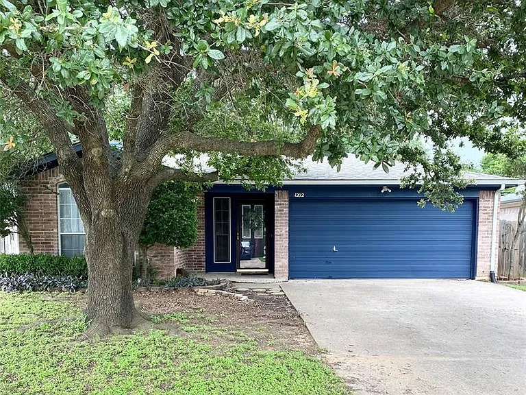 1202 Stone Creek Dr — Photo 19