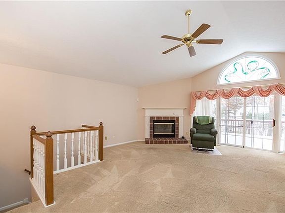 2nd image of 661 Fairfield Ln