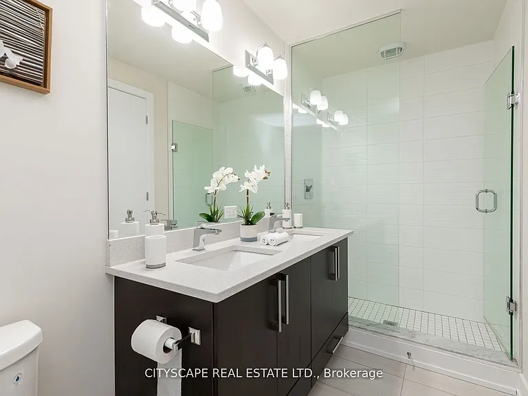 1084 Lansdowne Ave — Photo 13