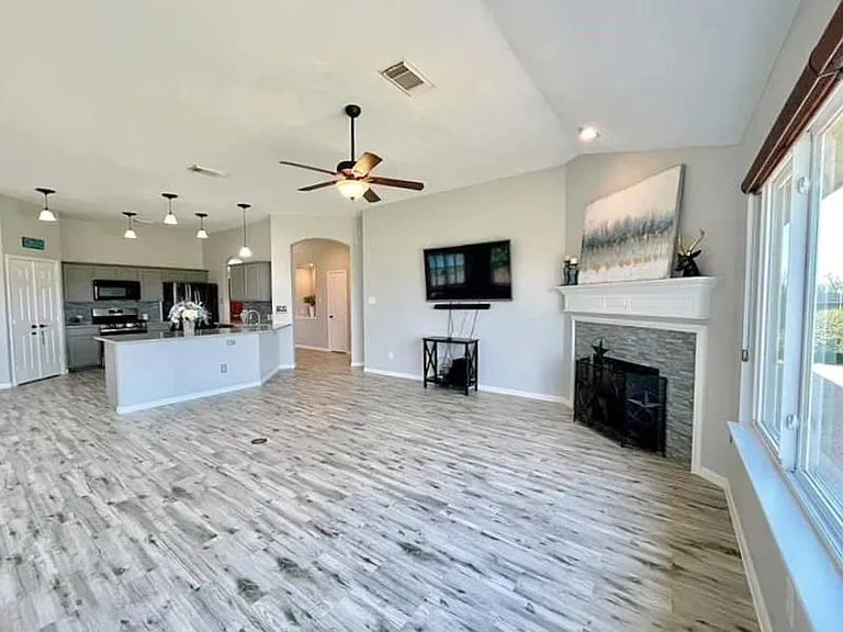 2526 Lake Dale Ln — Photo 7