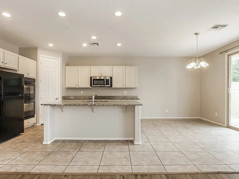 6114 S 30th Ln — Photo 6