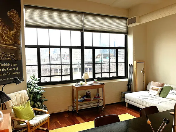 2429 Locust St APT 301, Philadelphia, PA 19103