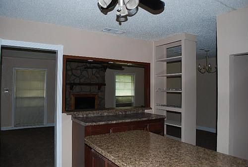 5th image of 1111 E Elm St