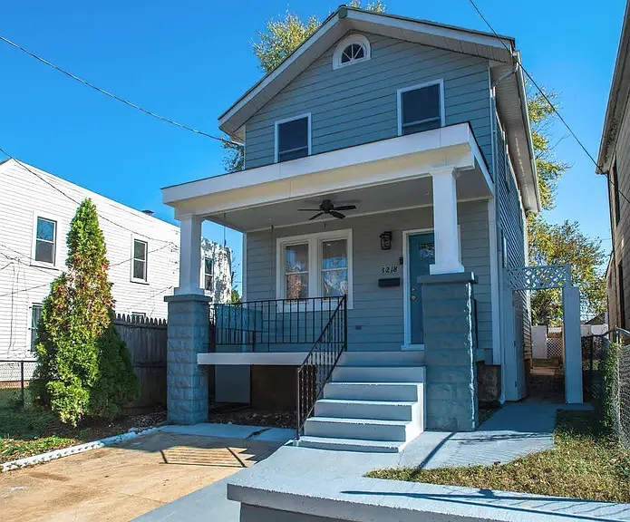 3218 9th Pl SE — Photo 1